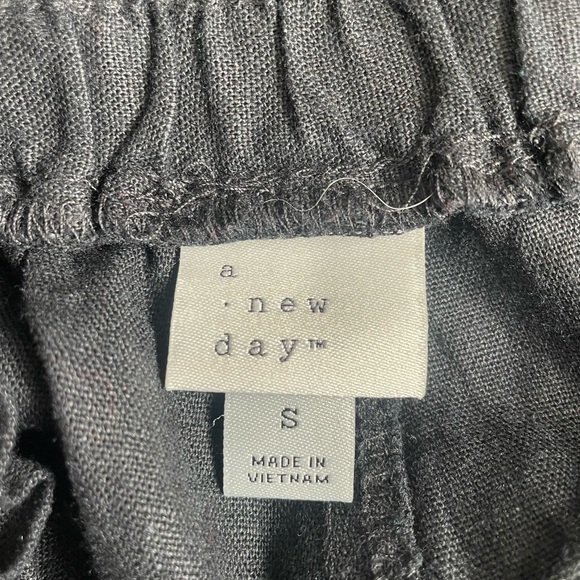 Black casual short - Picture 3 of 3